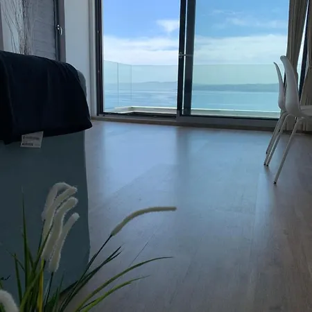 Modern Waterfront 1-br With Aircon Апартаменты *