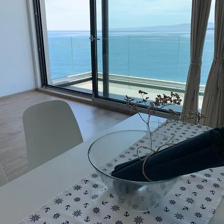 Modern Waterfront 1-br With Aircon Апартаменты