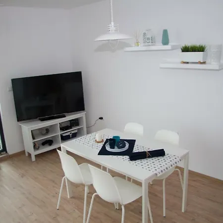 Modern Waterfront 1-br With Aircon Lejlighed