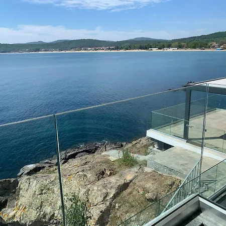 Apartment Modern Waterfront 1-br With Aircon *