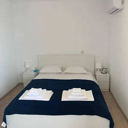 Modern Waterfront 1-br With Aircon *