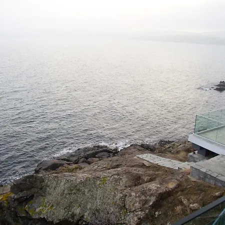 Modern Waterfront 1-br With Aircon Apartment
